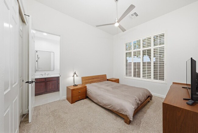 Building Photo - 6570 S Bogle Ave