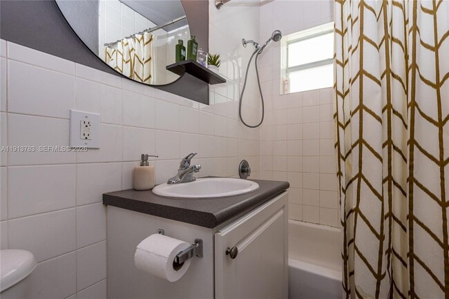 Building Photo - 350 S Shore Dr