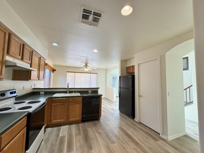 Building Photo - ASHLEY HEIGHTS 3 BEDROOM WITH HUGE BACKYARD