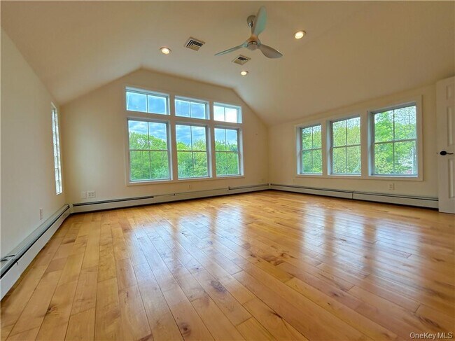 Building Photo - 941 Elting Rd