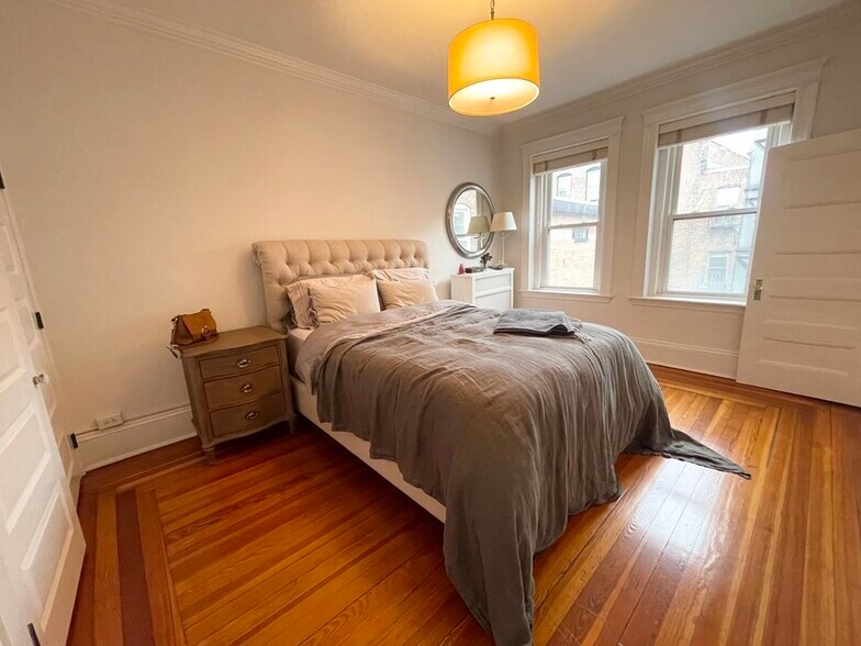 Building Photo - 146 Charles St