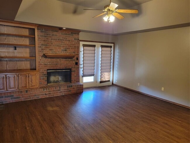 Building Photo - 921 Blue Ridge Dr