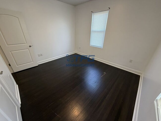 Building Photo - 937-939 Pennington St-1R