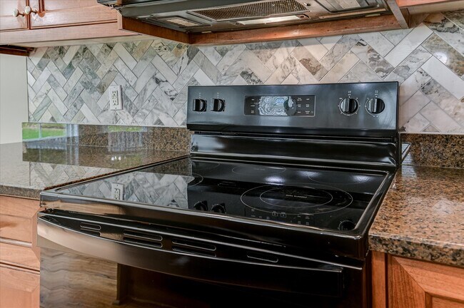 Building Photo - 1111 Sumter Landing Cir