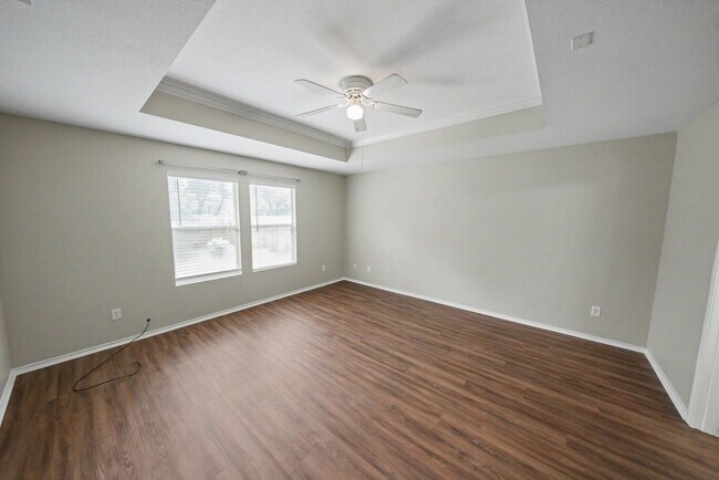 Building Photo - 11114 Hillsdale Loop
