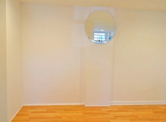 Building Photo - 9 Broadway Ave