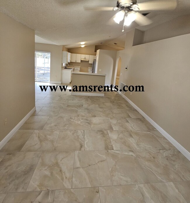 Building Photo - Spacious 3 bedroom 2 bath with huge backyard.