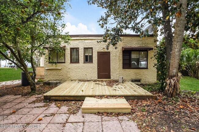 Building Photo - 1428 Riverside Dr