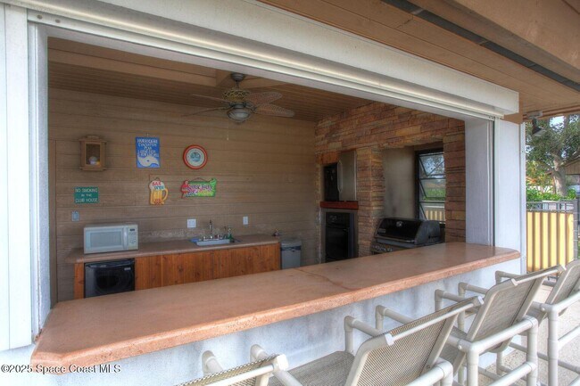 Building Photo - 6165 S Mirror Lake Dr