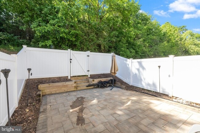 Building Photo - 4004 Meadow Trail Ln