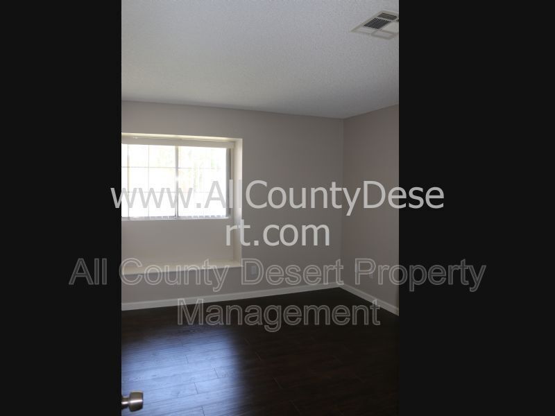 Building Photo - 52020 Avenida Mendoza
