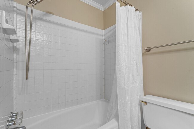 Building Photo - Charming 3 Bed, 2 Bath on Ward Street, Close to Universities