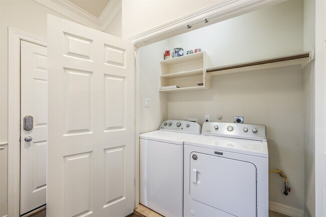 Building Photo - 3521 Clearview Cir