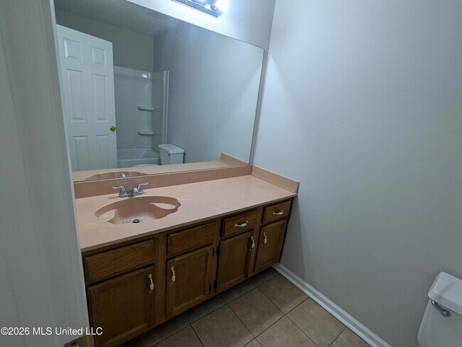 Building Photo - 2872 Waverly Dr