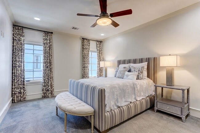 Building Photo - 3749 Olympia Dr