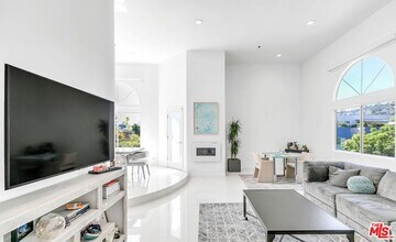 Building Photo - 840 Croft Ave