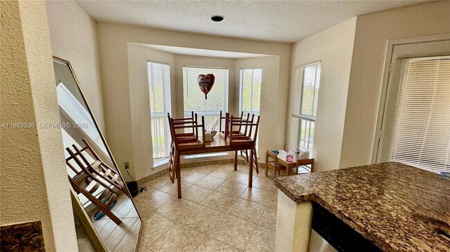 Building Photo - 977 Riverside Dr