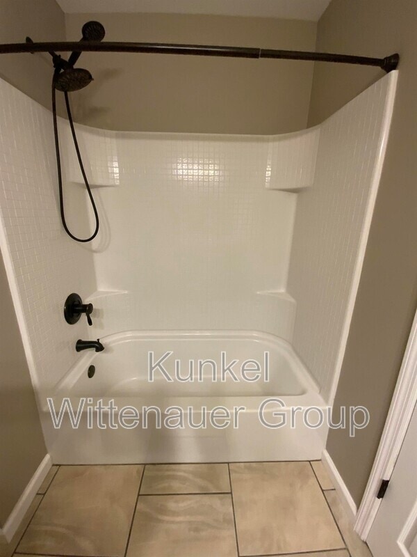 Building Photo - 108 Meadowcrest Dr