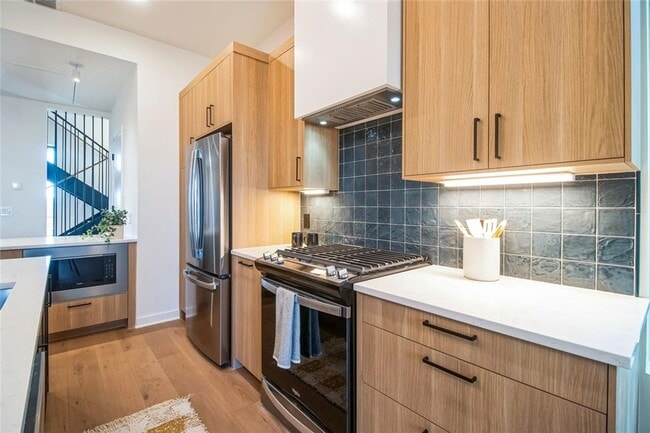 Building Photo - Stunning 3-bed/3.5-bath Condo Available Fo...