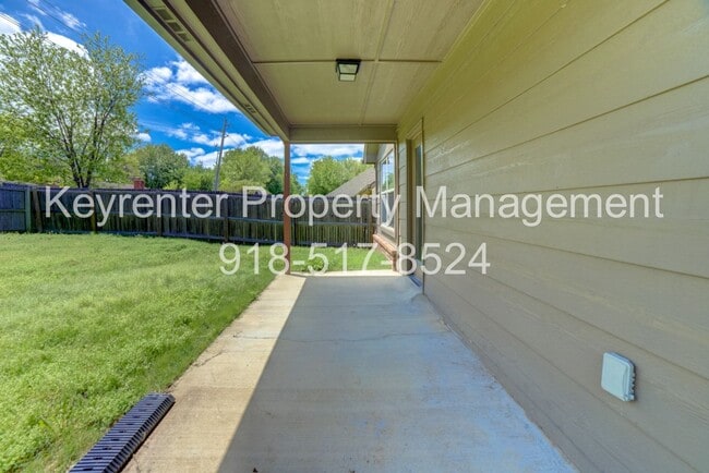 Building Photo - 3 Bed | Bath in Broken Arrow!