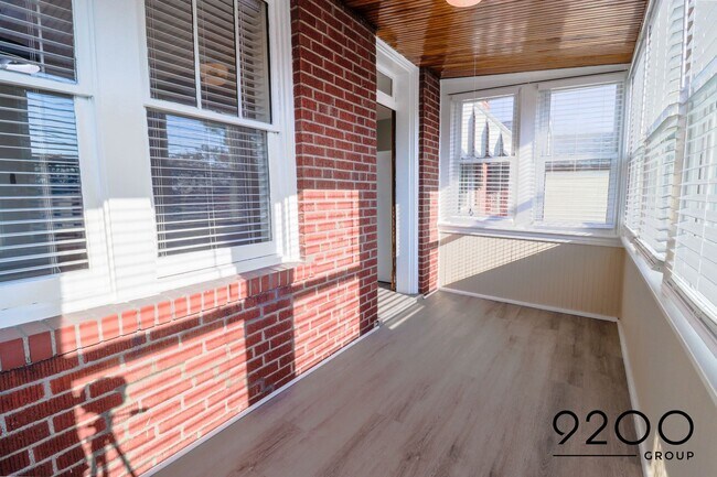Building Photo - Newly Renovated 2Bed/1Bath in Charming Sou...