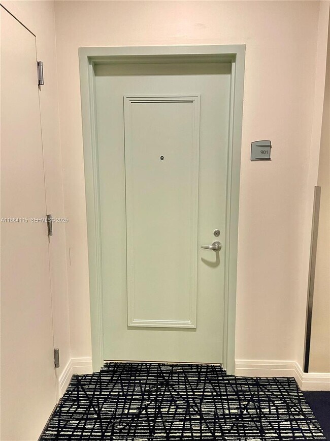 Building Photo - 1900 N Bayshore Dr