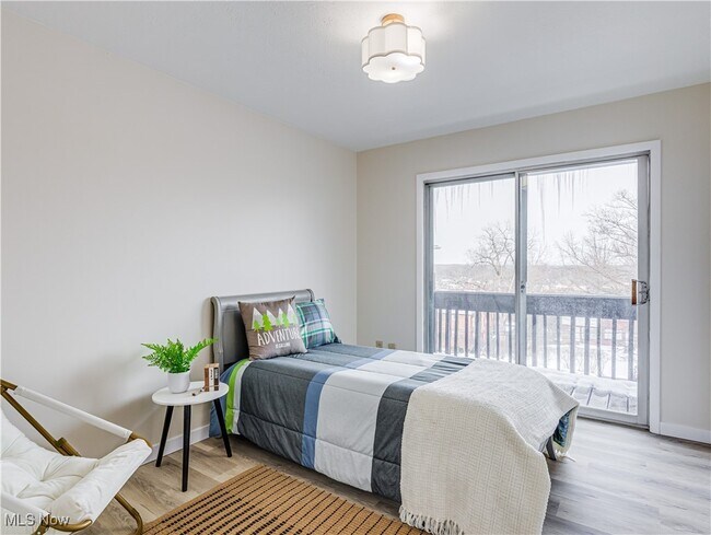 Building Photo - 2550 Chamberlain Rd