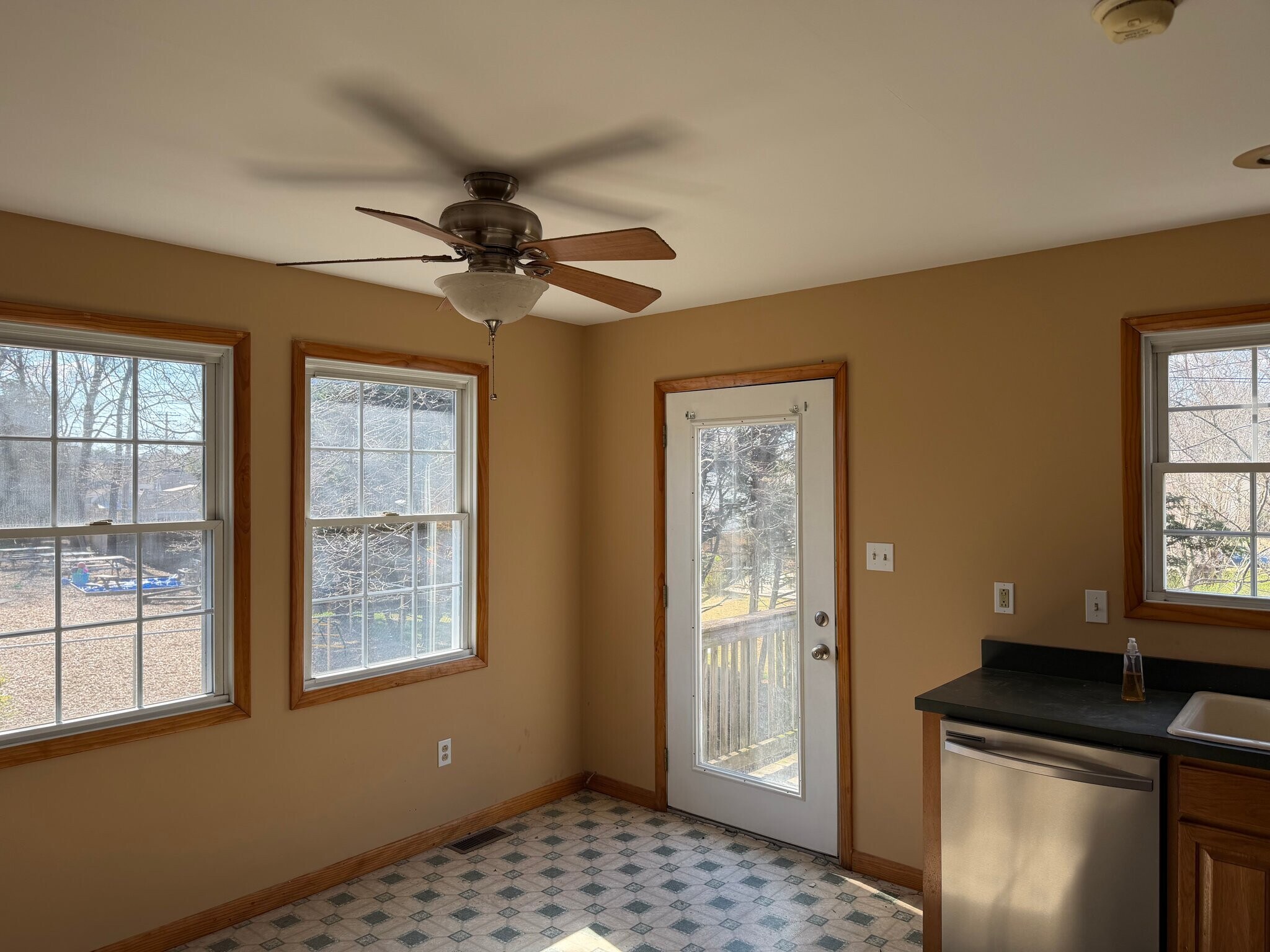 Building Photo - 545 Old Stage Rd