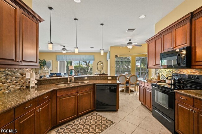 Building Photo - 13800 Farnese Dr