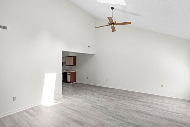 Building Photo - South Asheville Townhome