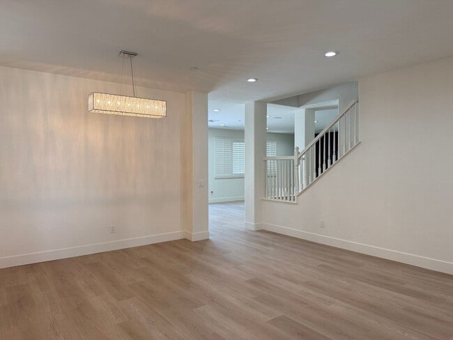 Building Photo - Amazing 5 bedroom home for rent in North Fontana