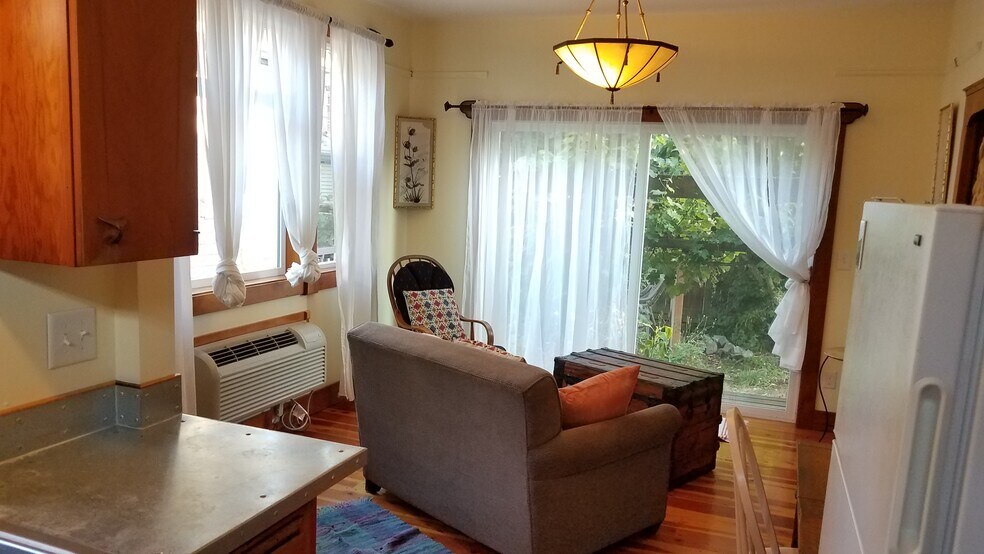 Building Photo - 3733 N Michigan Ave