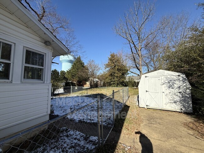 Building Photo - 119 Gibson St