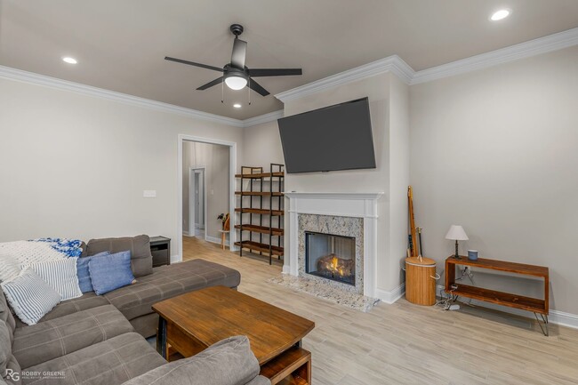 Building Photo - Beautiful 3 bedroom/2 bathroom in Willow Heights