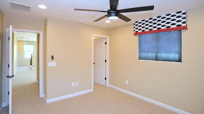 Building Photo - Stunning Executive Home (former model) in ...