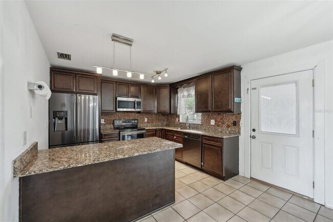 Building Photo - 503 Holt Cir
