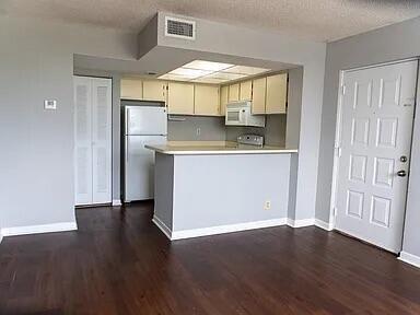 Building Photo - 718 Executive Center Dr