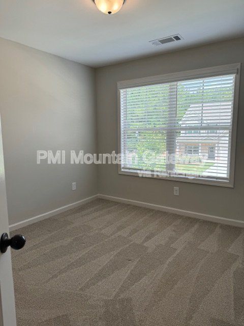 Building Photo - 30 Grand Oak Dr