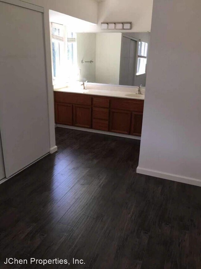 Building Photo - 4 br, 2.5 bath House - 951 Pullman Ct.