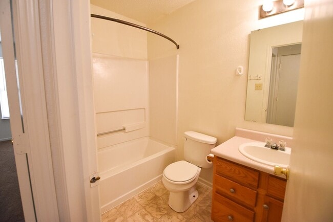 Building Photo - 3 Bedroom House with Garage in Greenfield