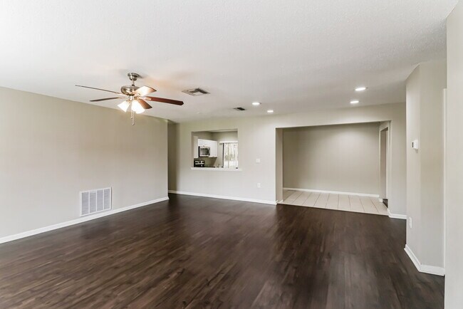 Building Photo - 5146 Londonderry Ln