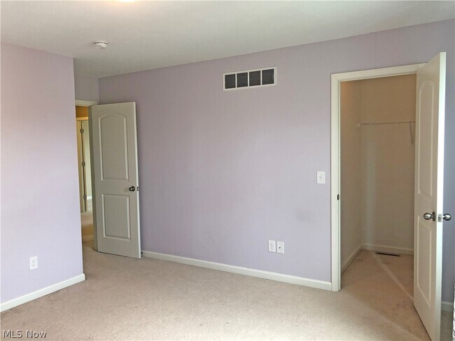 Building Photo - 3696 Kenway Blvd