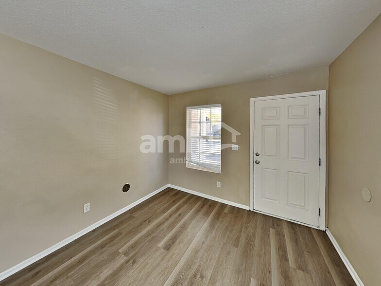 Building Photo - 5567 N Gibraltar St