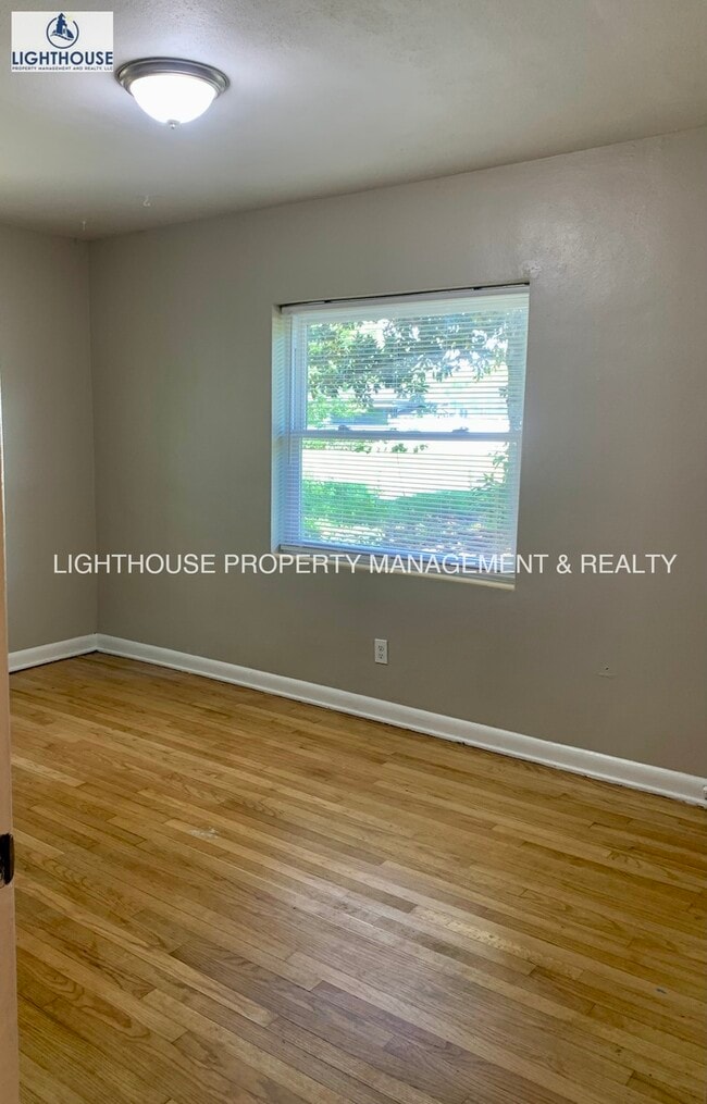 Building Photo - Fantastic 3 bed/2 bath home in Edgewood Ma...