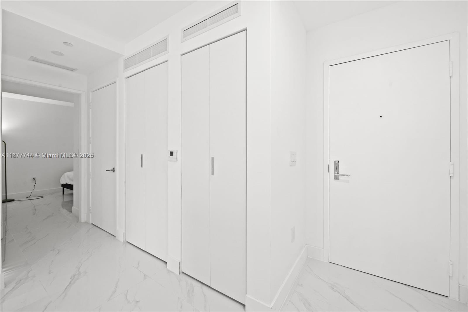 Building Photo - 700 NE 24th St