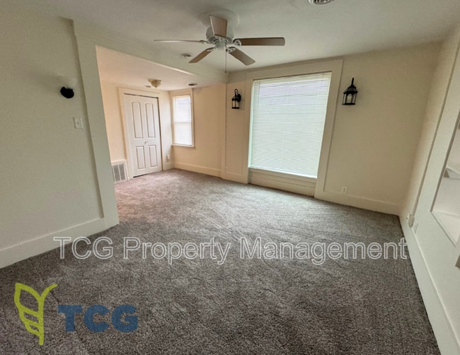 Building Photo - 227 Creve Coeur St