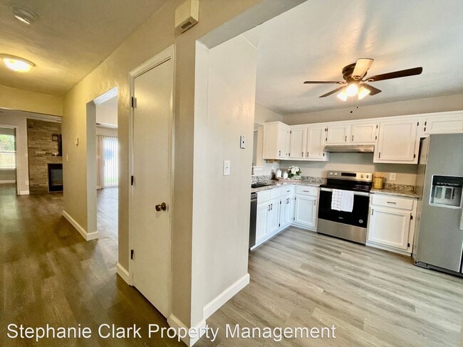 Building Photo - 5 br, 3.5 bath House - 1317 Beacons Reach ...