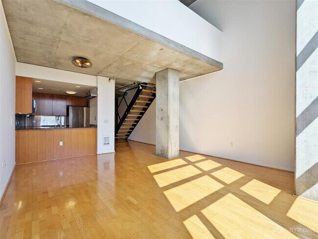 Building Photo - 77 Dow Pl