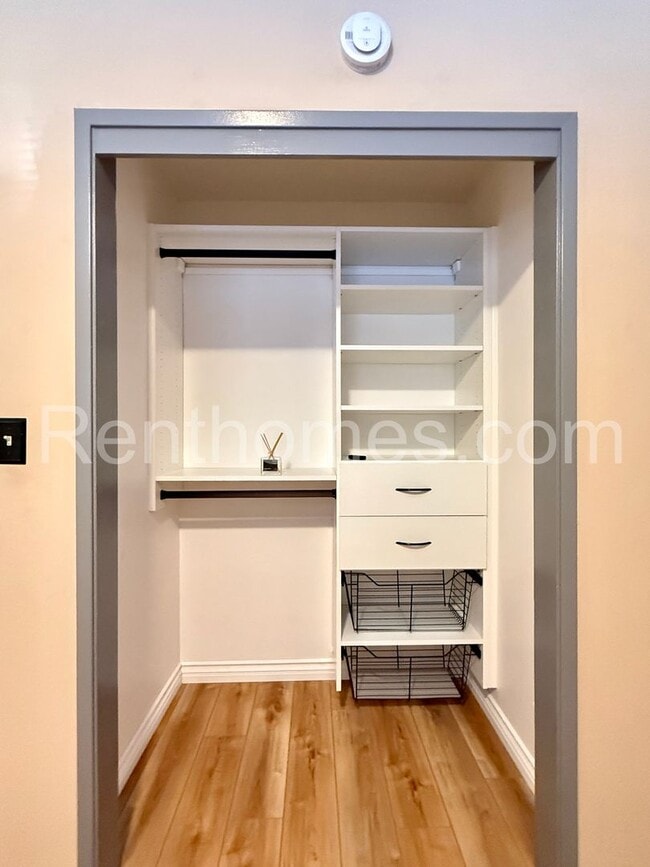 Building Photo - 4227 Mt Herbert Ave