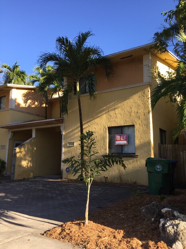 Building Photo - 3182 Day Ave